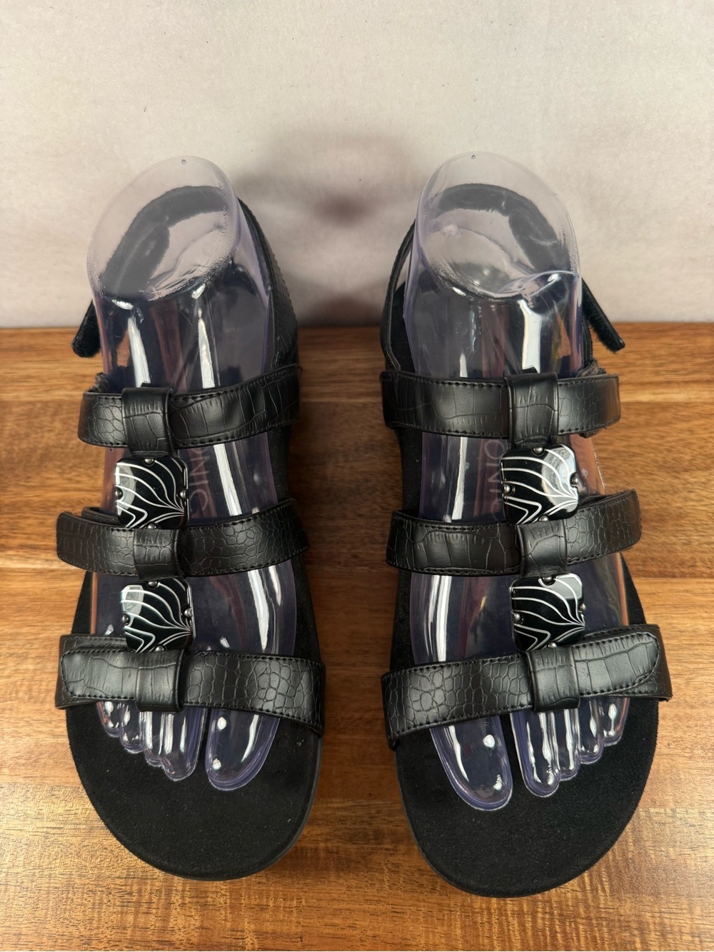 Vionic Amber Sandals Black with Metallic Hardware Size 7 NWOT